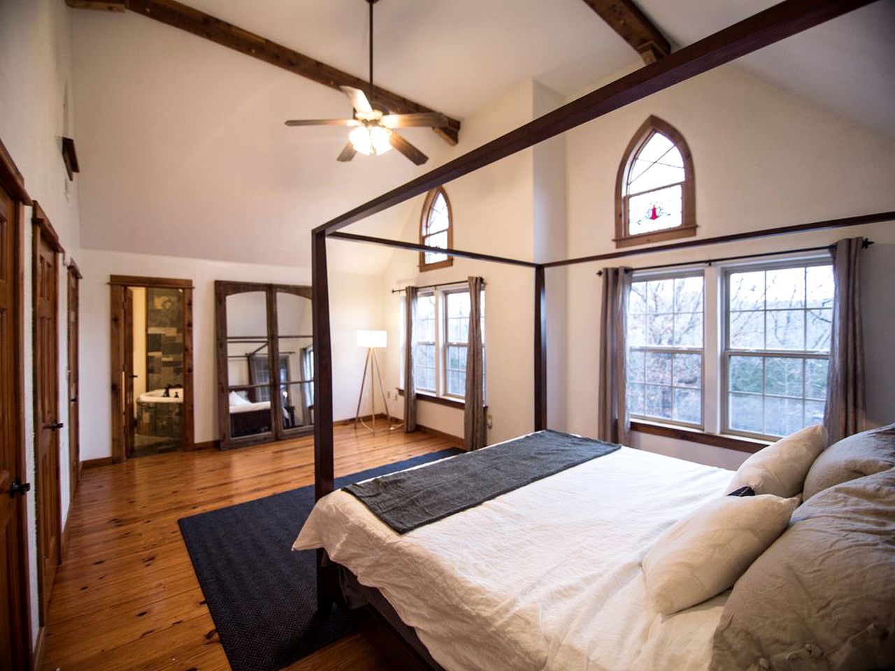 Amazing Contemporary Castle Rental for Families and Groups in Eureka Springs, Arkansas