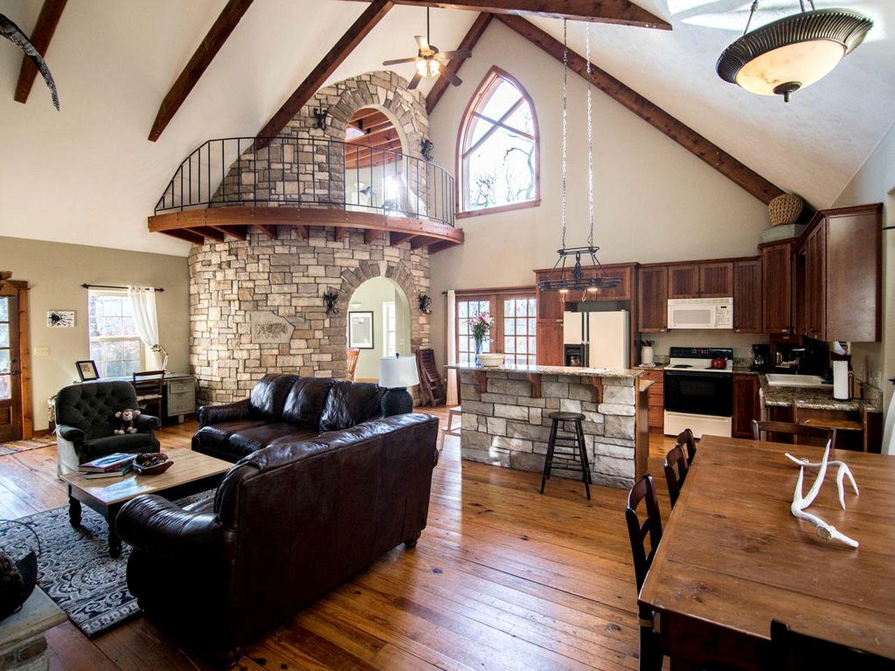 Amazing Contemporary Castle Rental for Families and Groups in Eureka Springs, Arkansas