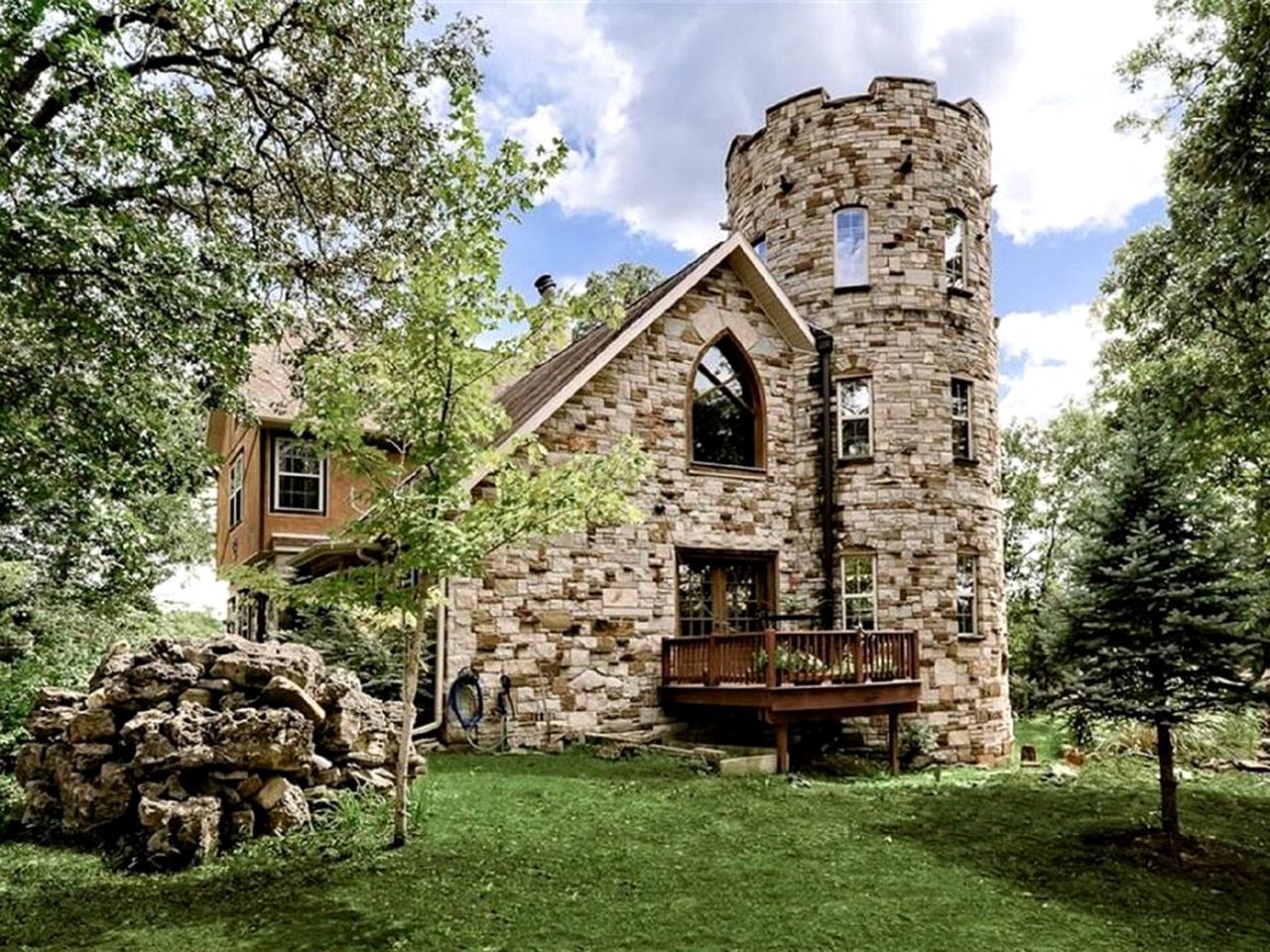 Amazing Contemporary Castle Rental for Families and Groups in Eureka Springs, Arkansas