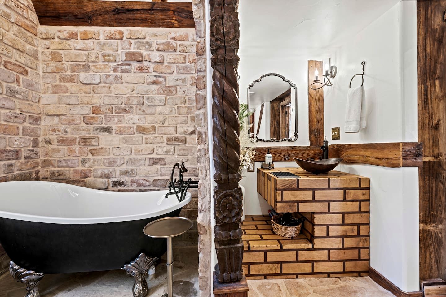 Enchanting Fairytale Cottage with Secret Spa Retreat near Fredericksburg, Texas