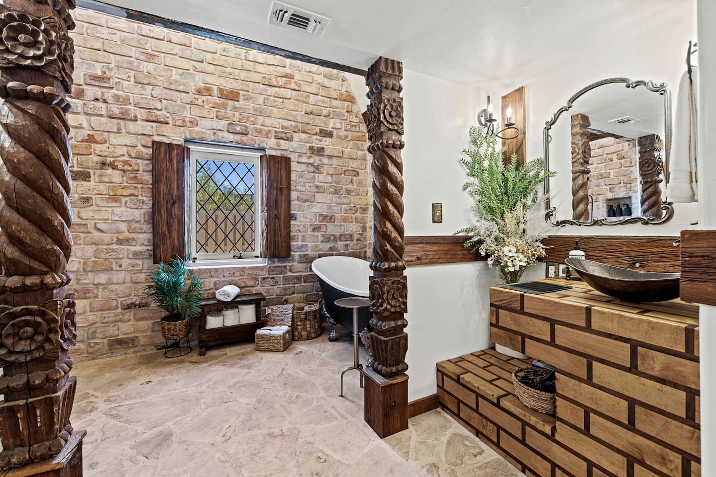 Enchanting Fairytale Cottage with Secret Spa Retreat near Fredericksburg, Texas