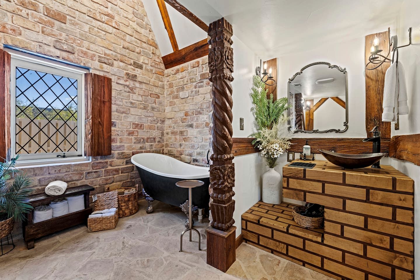 Enchanting Fairytale Cottage with Secret Spa Retreat near Fredericksburg, Texas