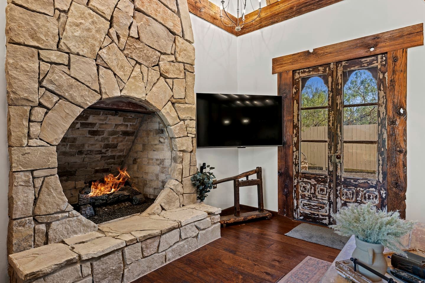 Enchanting Fairytale Cottage with Secret Spa Retreat near Fredericksburg, Texas