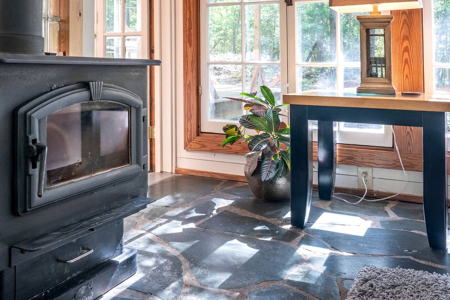 Unique Artistic Cabin Nestled in the Trees for a Peaceful Escape near Chapel Hill, North Carolina