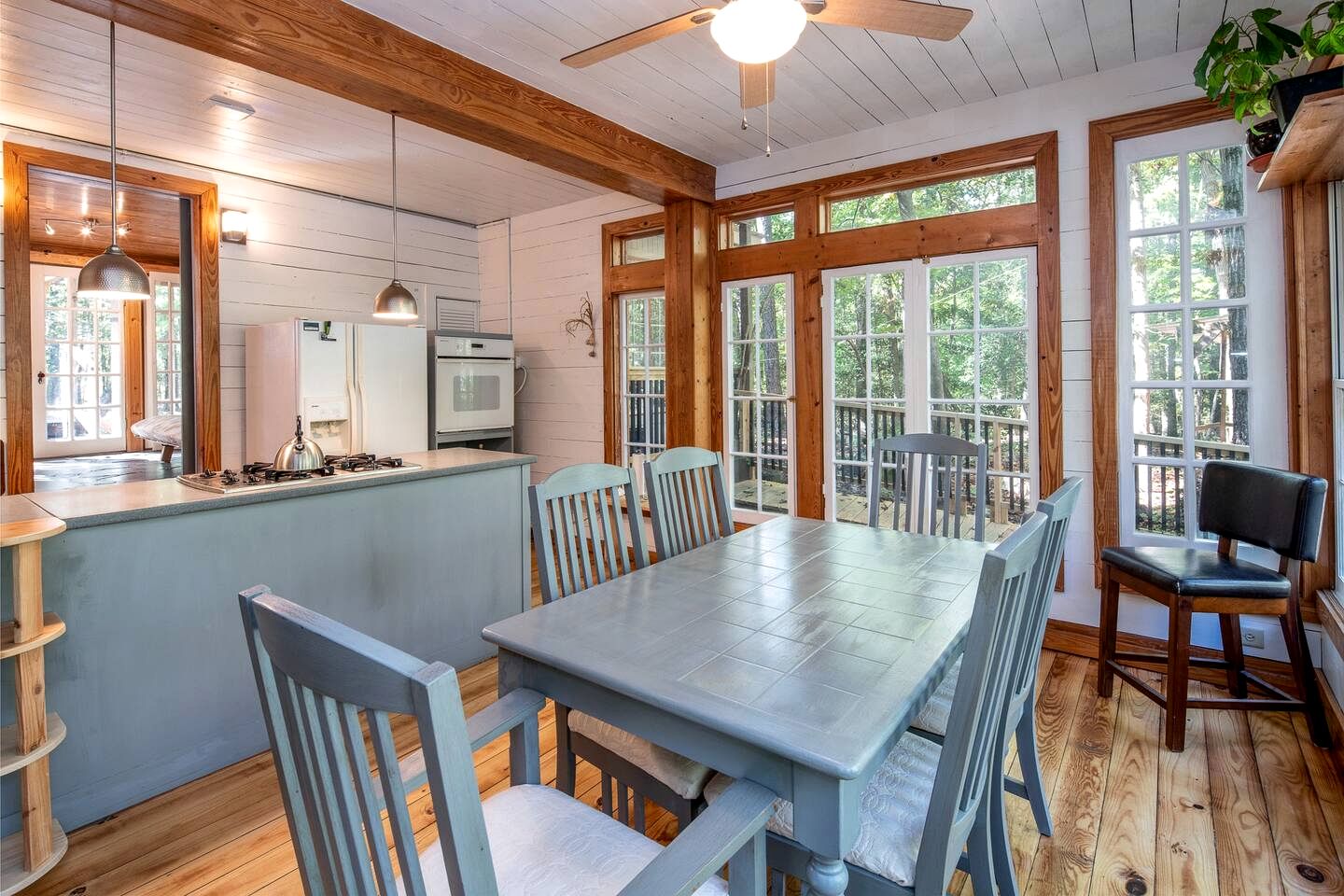 Unique Artistic Cabin Nestled in the Trees for a Peaceful Escape near Chapel Hill, North Carolina