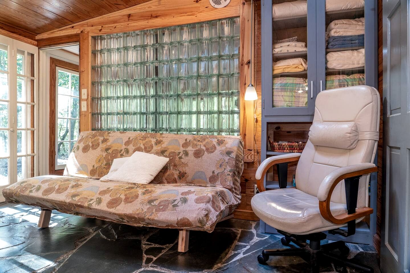 Unique Artistic Cabin Nestled in the Trees for a Peaceful Escape near Chapel Hill, North Carolina