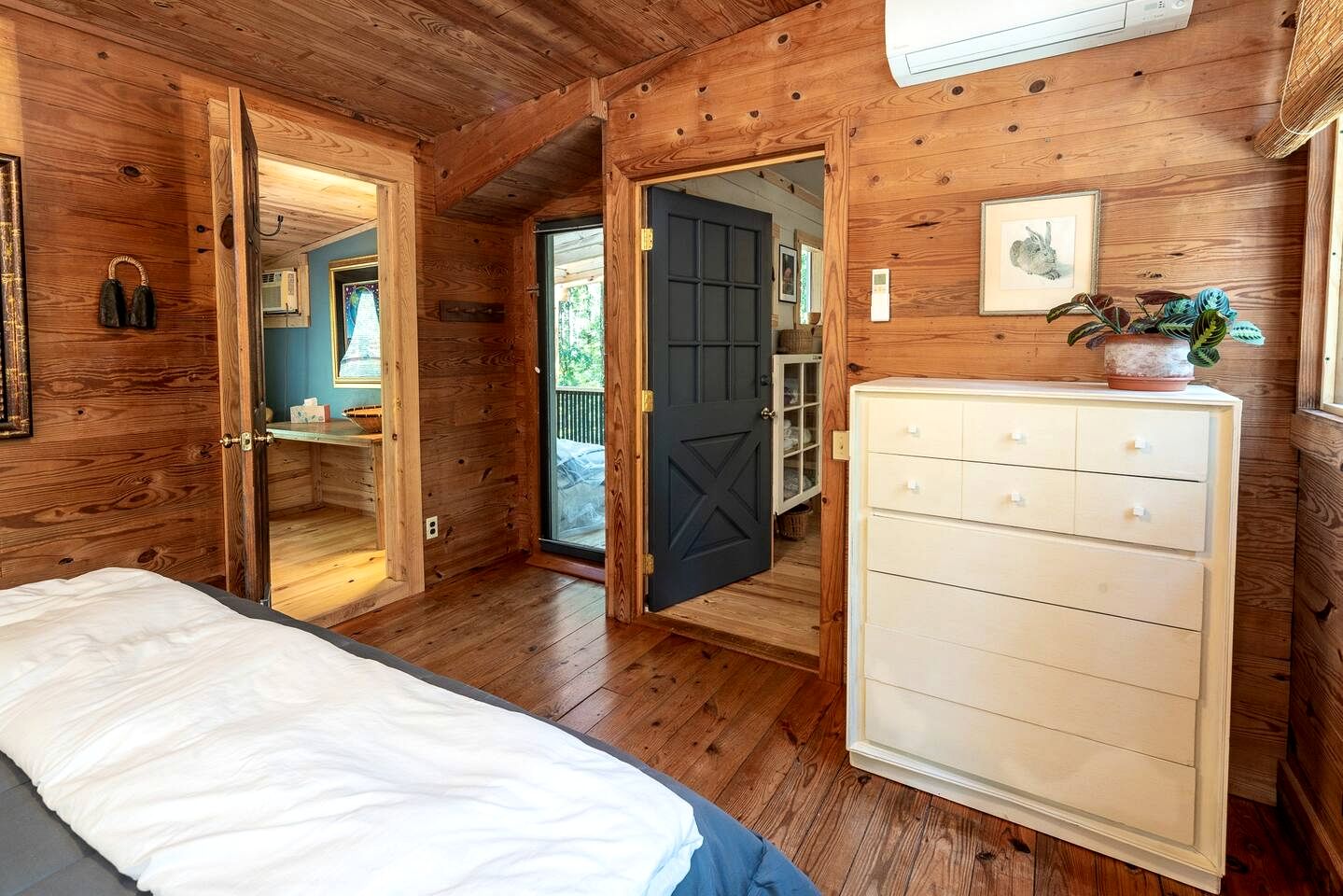 Unique Artistic Cabin Nestled in the Trees for a Peaceful Escape near Chapel Hill, North Carolina