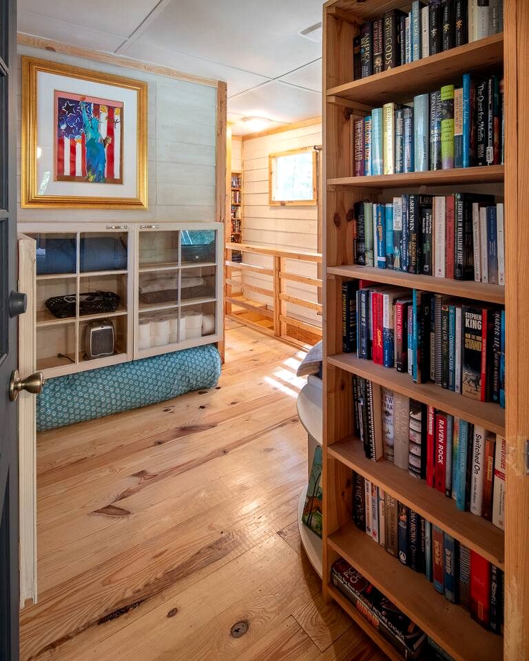 Unique Artistic Cabin Nestled in the Trees for a Peaceful Escape near Chapel Hill, North Carolina