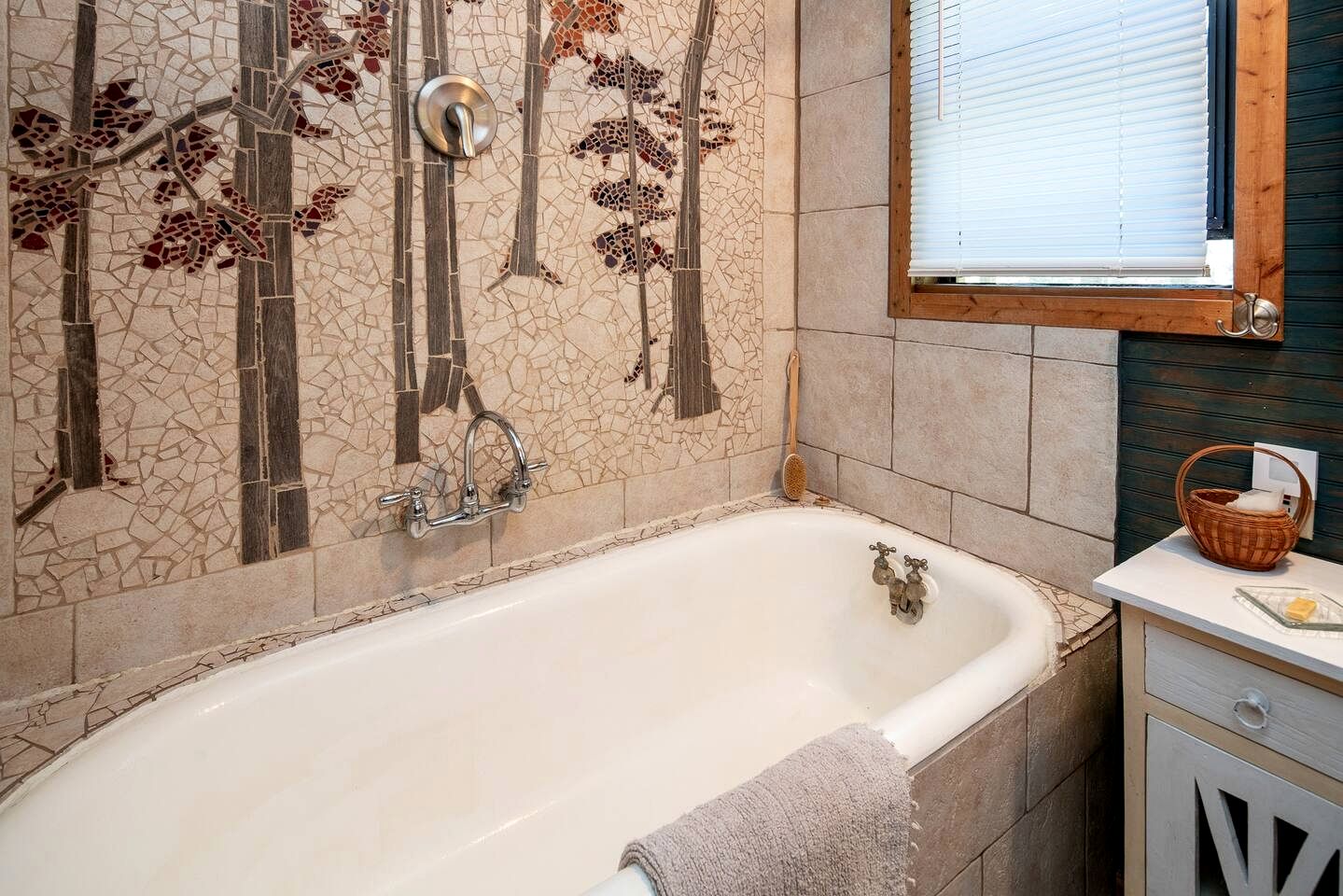 Unique Artistic Cabin Nestled in the Trees for a Peaceful Escape near Chapel Hill, North Carolina