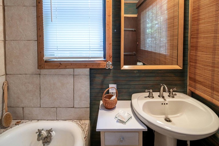 Cabins (United States of America, Chapel Hill, North Carolina)