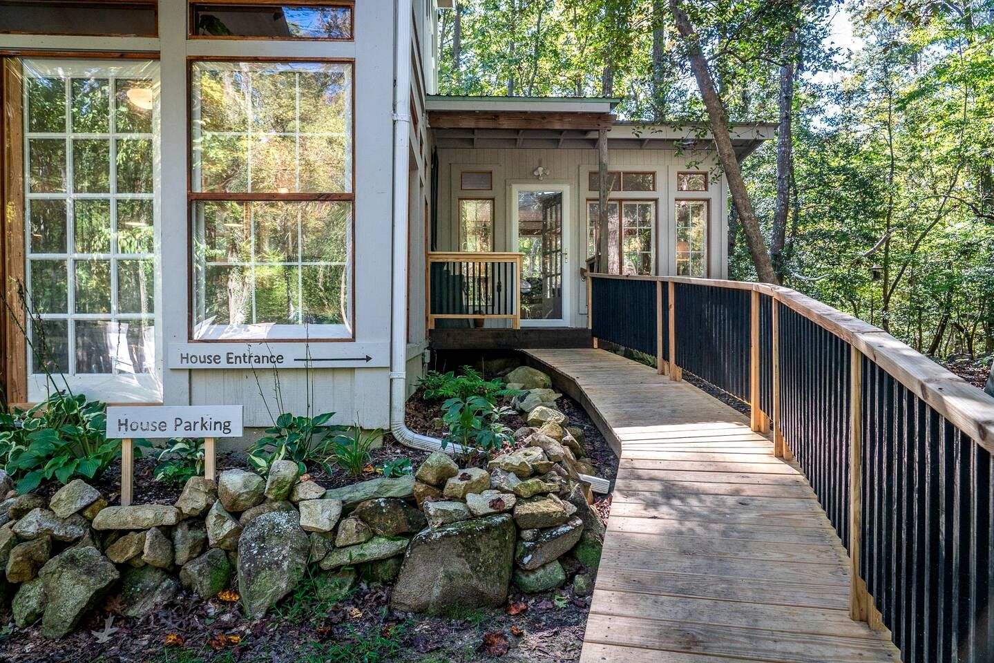 Unique Artistic Cabin Nestled in the Trees for a Peaceful Escape near Chapel Hill, North Carolina