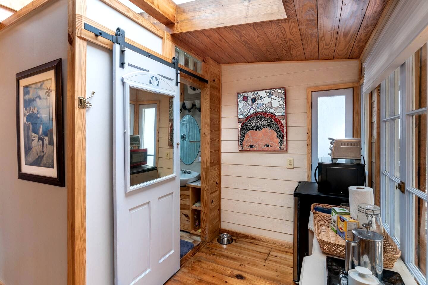 Unique Artistic Cabin Nestled in the Trees for a Peaceful Escape near Chapel Hill, North Carolina