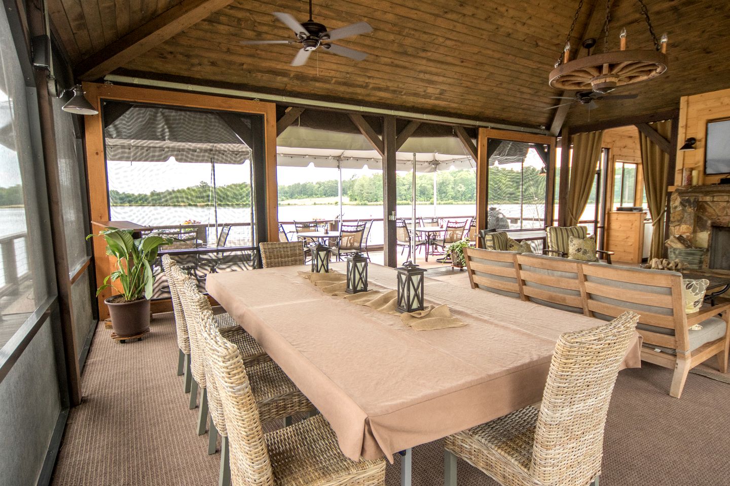 Beautiful Laakeside Cabin near Columbus - Ideal for a Glamping Getaway in Ellaville, Georgia