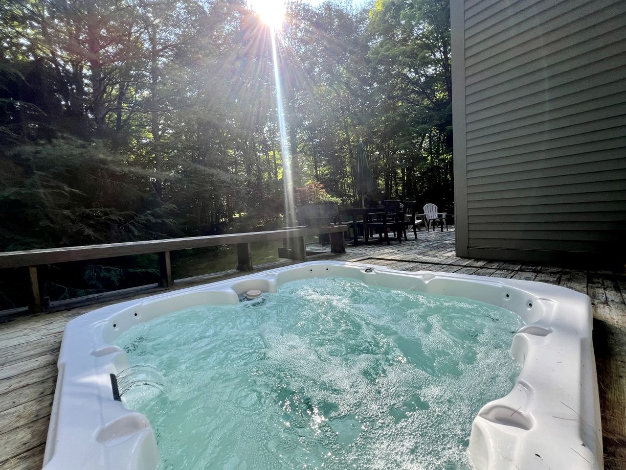 Fantastic Cozy Cabin with Equipped Deck and Jacuzzi in Vermont