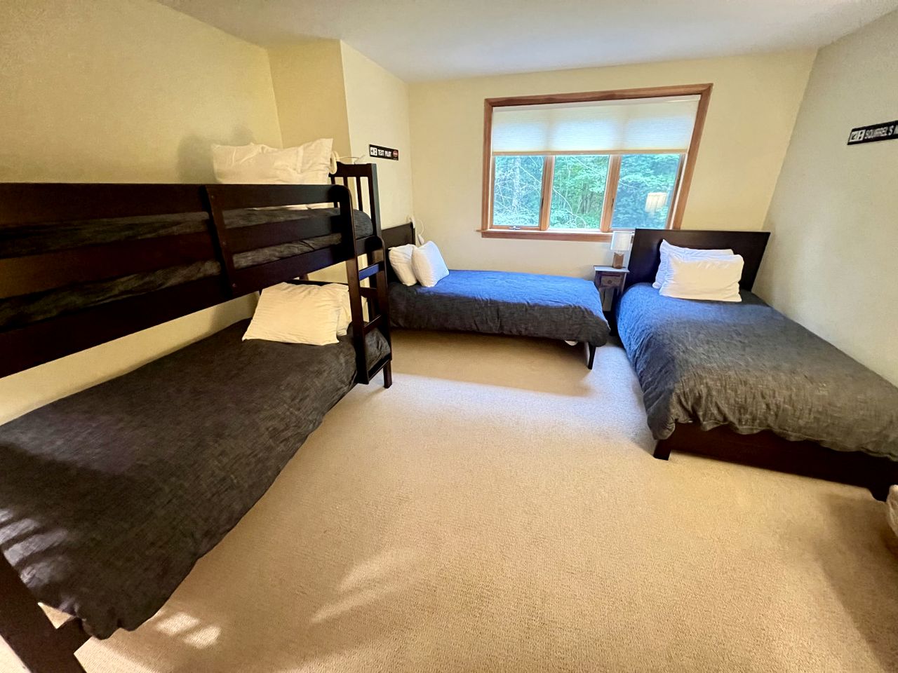 Fantastic Cozy Cabin with Equipped Deck and Jacuzzi in Vermont