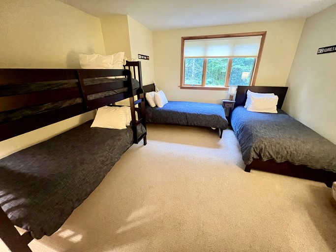 Cabins (United States of America, Jamaica, Vermont)