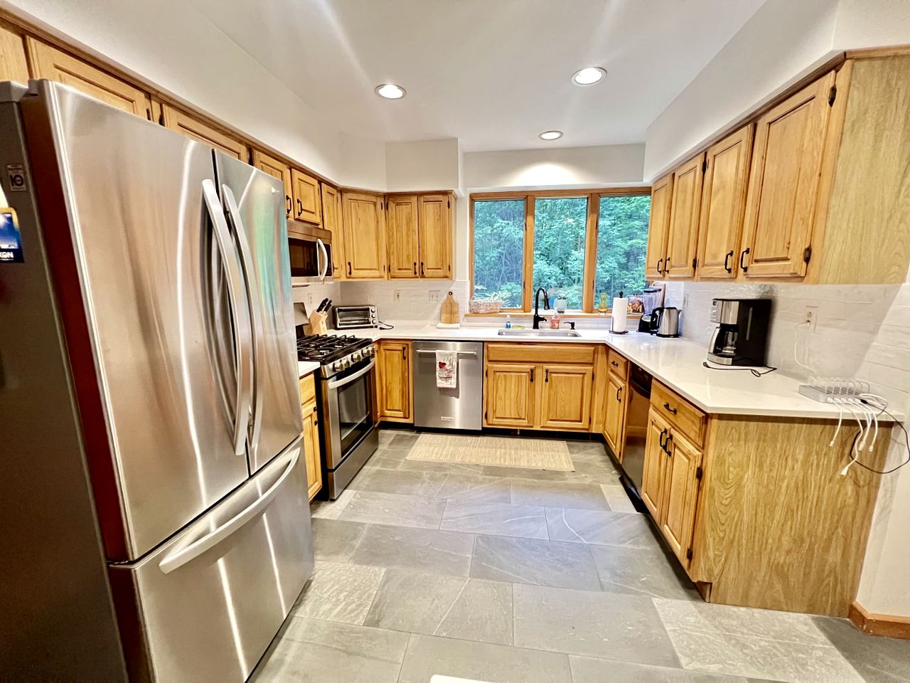 Fantastic Cozy Cabin with Equipped Deck and Jacuzzi in Vermont