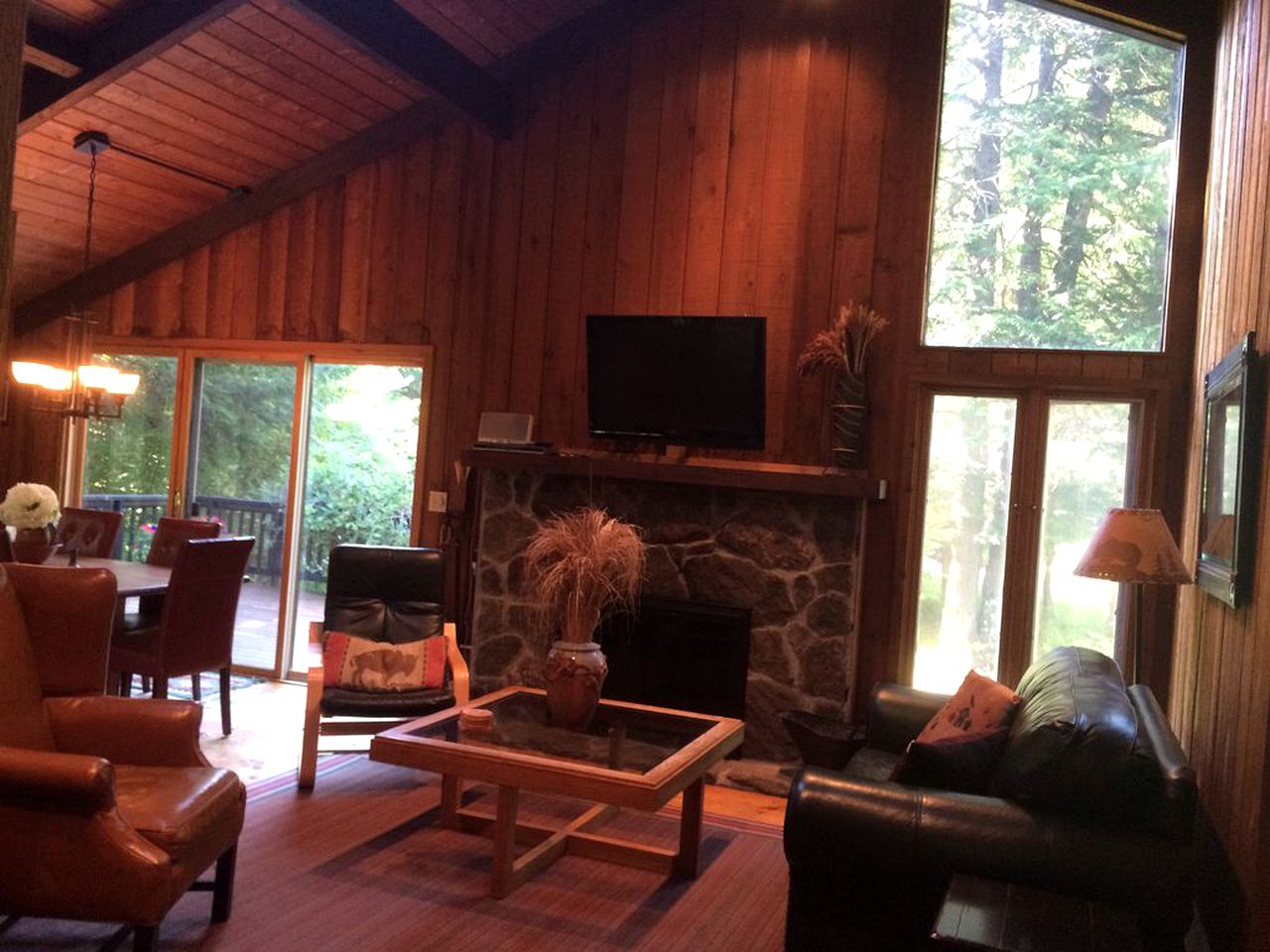 Spacious Mountain Cabin with a Sauna and Ski Trails in Jamaica, Vermont