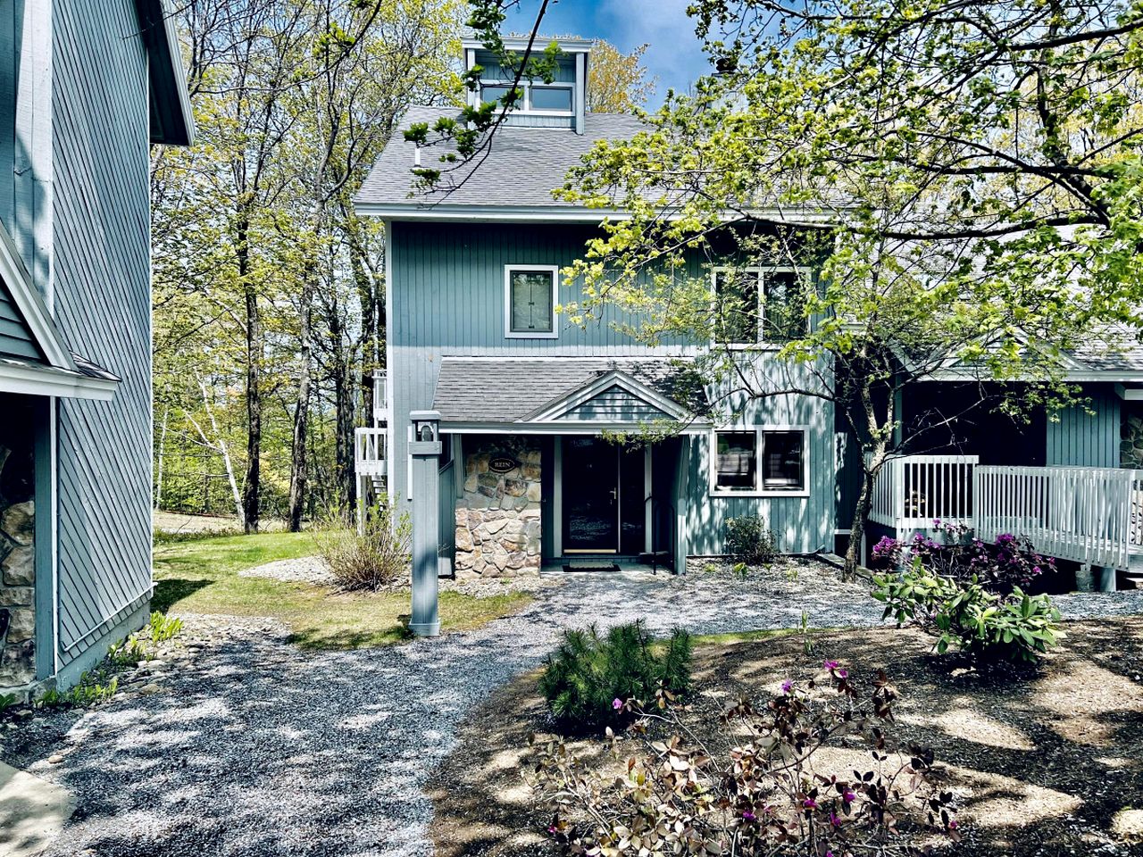 Spectacular Cottage with Swimming Pool and Foosball in Stratton, Vermont