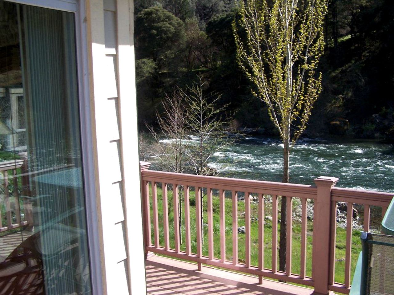 Charming Cottage Rental with Fabulous Views of the Trinity River in Northern California