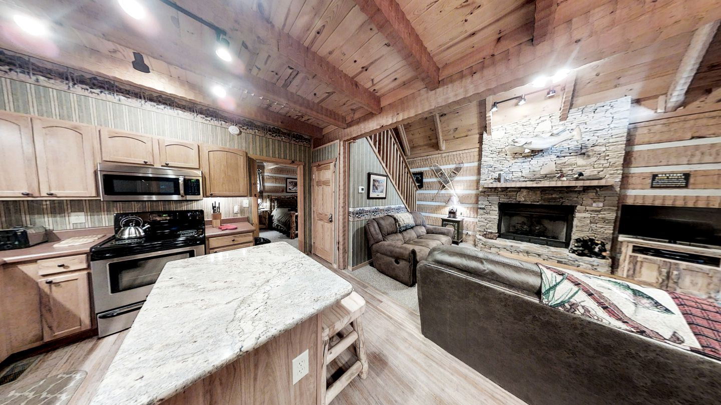 Secluded Nature Cabin with Pool Table, Spa and Fireplace in Sevierville, Tennessee
