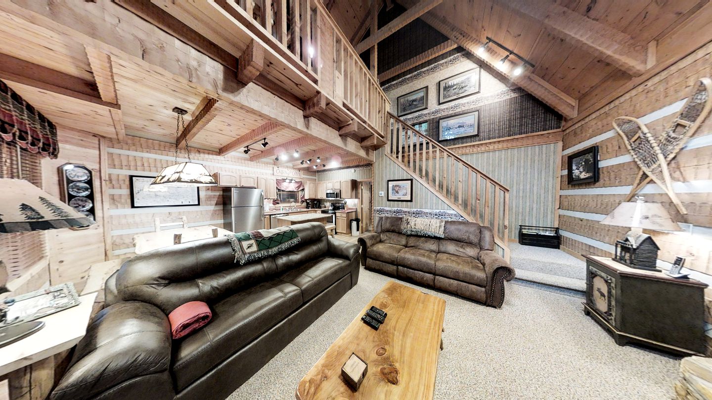 Secluded Nature Cabin with Pool Table, Spa and Fireplace in Sevierville, Tennessee