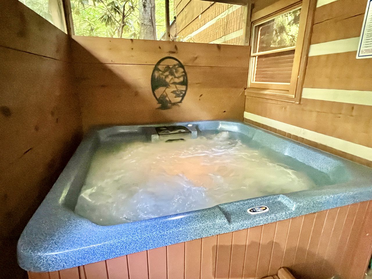 Secluded Nature Cabin with Pool Table, Spa and Fireplace in Sevierville, Tennessee