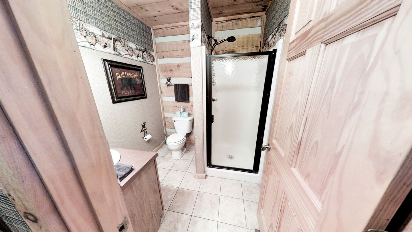 Secluded Nature Cabin with Pool Table, Spa and Fireplace in Sevierville, Tennessee