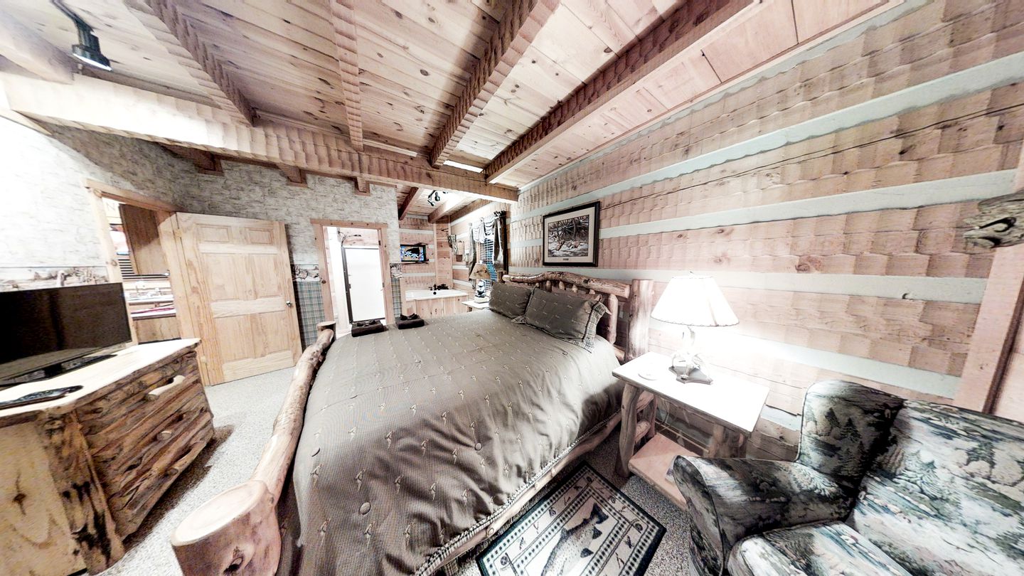 Secluded Nature Cabin with Pool Table, Spa and Fireplace in Sevierville, Tennessee