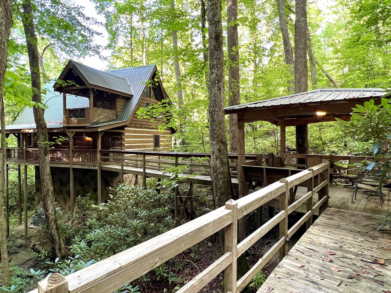 Secluded Nature Cabin with Pool Table, Spa and Fireplace in Sevierville, Tennessee