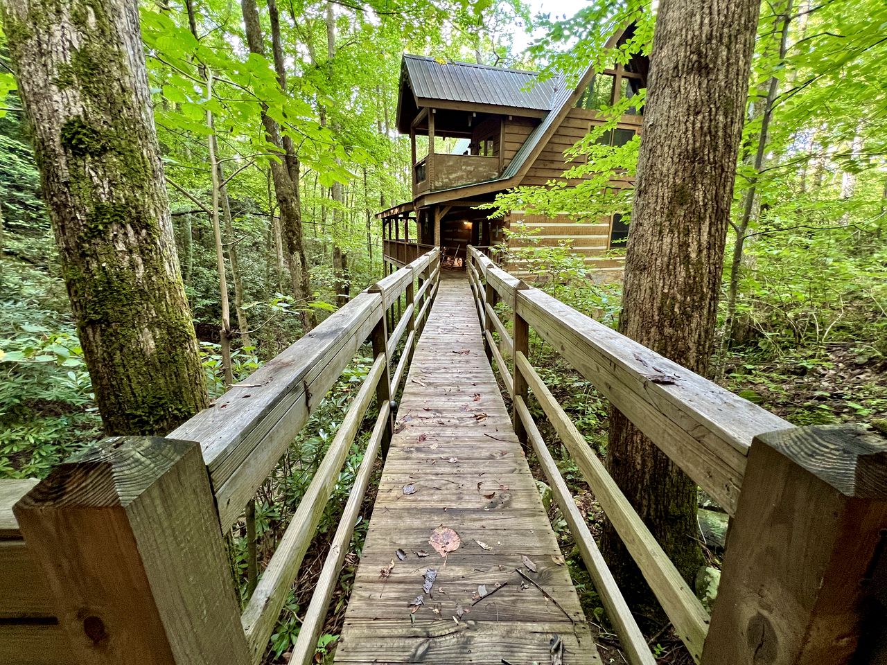 Secluded Nature Cabin with Pool Table, Spa and Fireplace in Sevierville, Tennessee