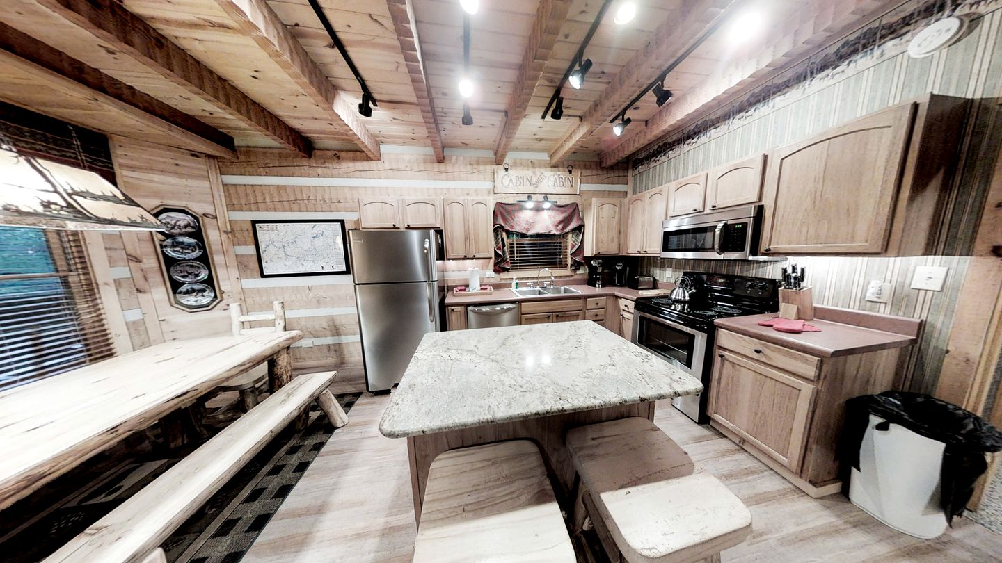 Secluded Nature Cabin with Pool Table, Spa and Fireplace in Sevierville, Tennessee