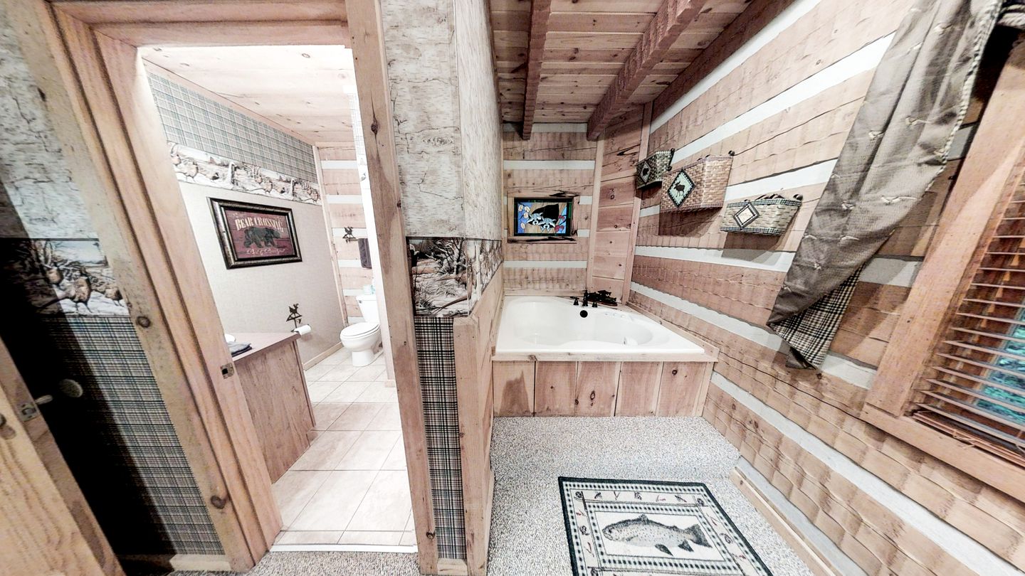 Secluded Nature Cabin with Pool Table, Spa and Fireplace in Sevierville, Tennessee