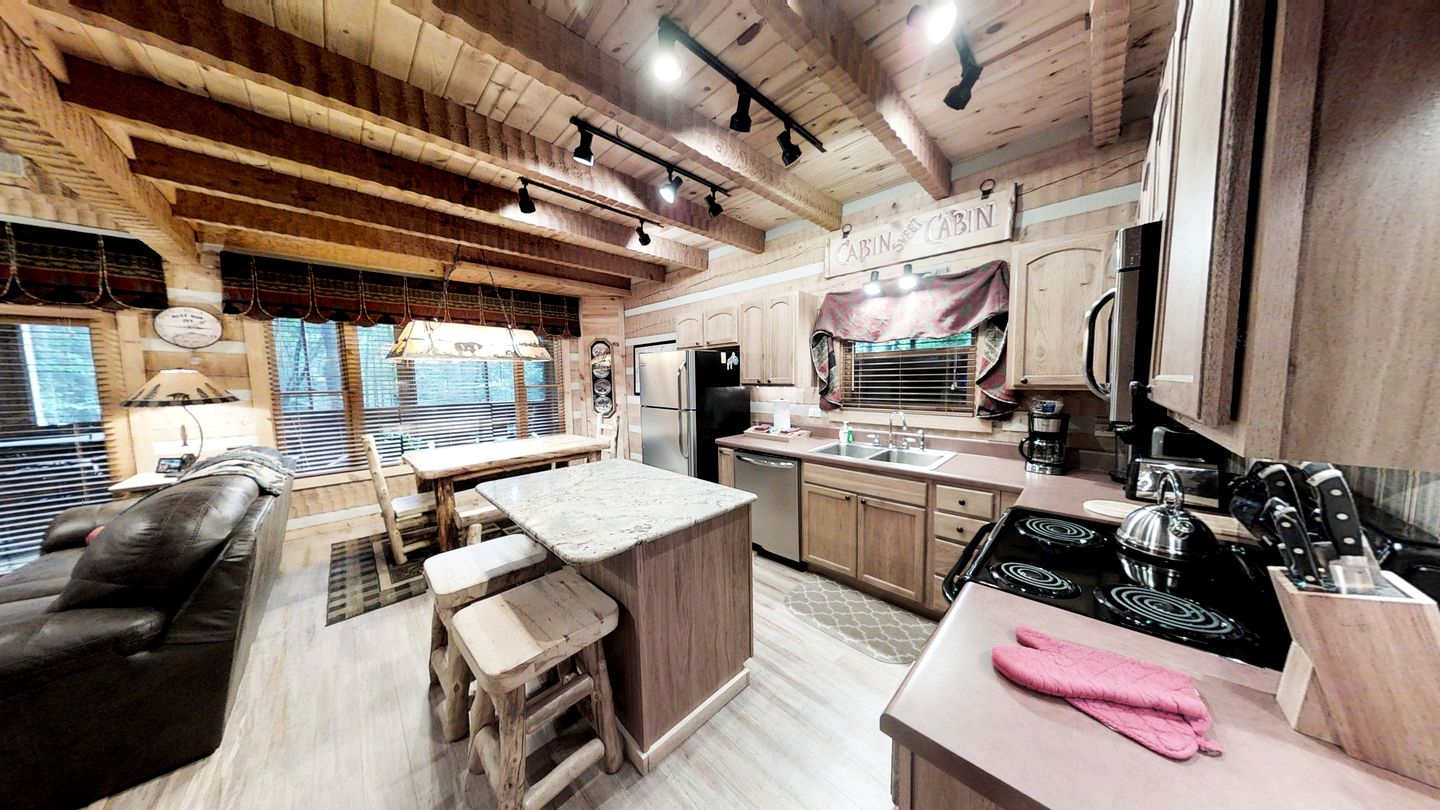 Secluded Nature Cabin with Pool Table, Spa and Fireplace in Sevierville, Tennessee