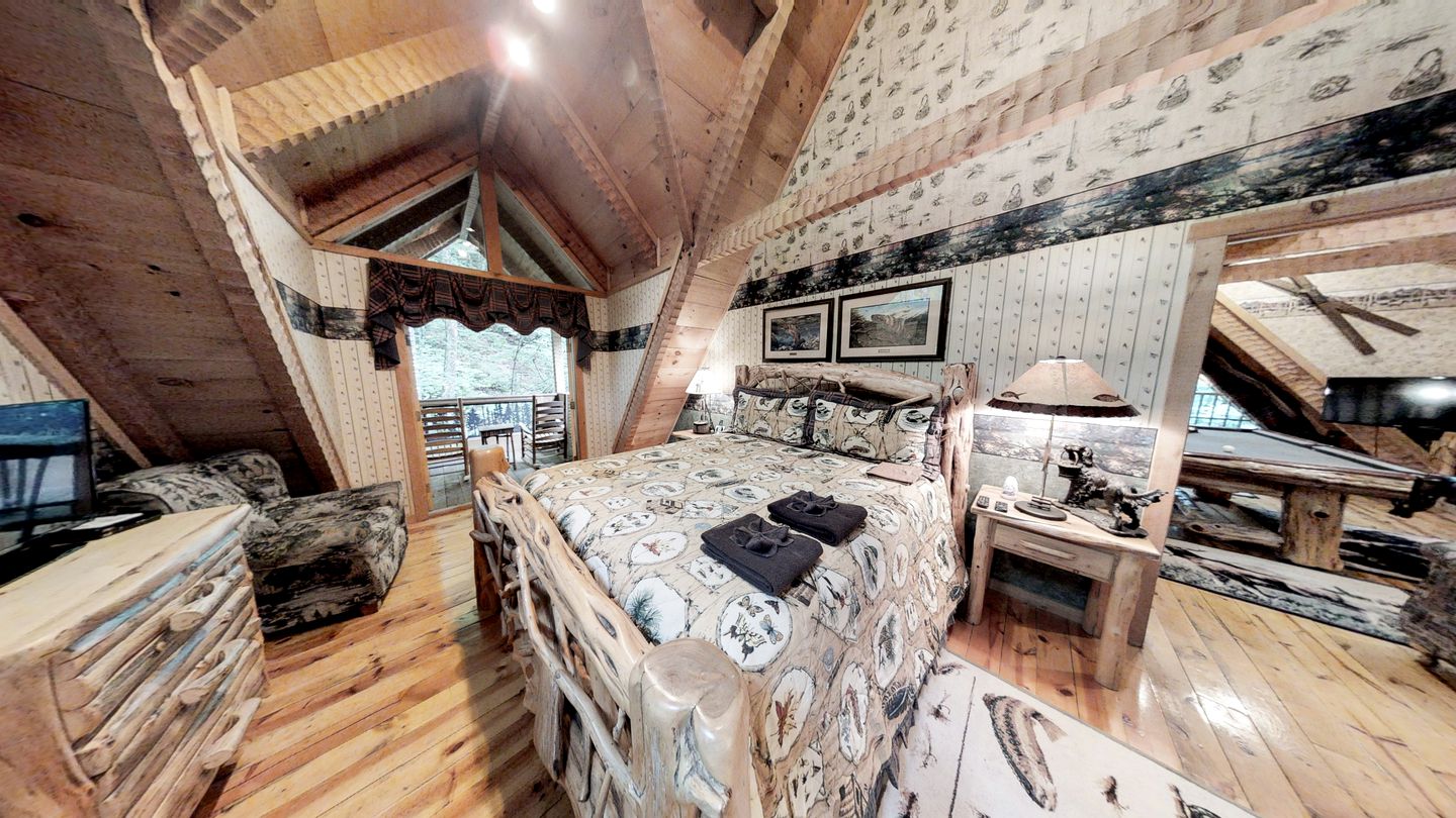 Secluded Nature Cabin with Pool Table, Spa and Fireplace in Sevierville, Tennessee