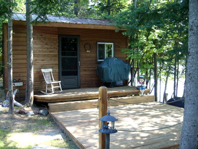 Nature Lodges (Kingsclear, New Brunswick, Canada)