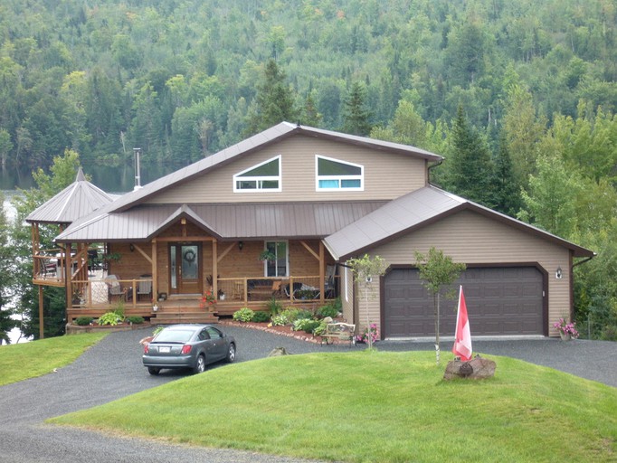 Nature Lodges (Kingsclear, New Brunswick, Canada)