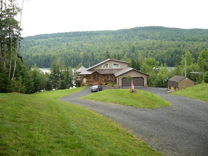 Nature Lodges (Kingsclear, New Brunswick, Canada)