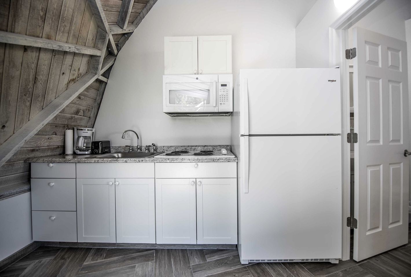Lakefront Studio Dome for 3 with Kitchen & Patio | Near Orlando Nature Escape