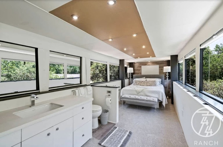 Radiant Luxury Villa Retreat near Lake Walter E. Long in Texas