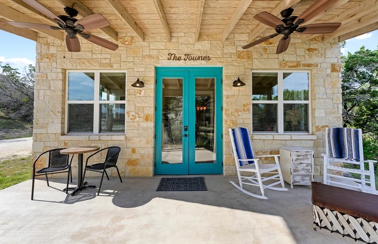 Cozy Spacious Studio Cottage for a Peaceful Romantic Escape to Texas Hill Country near Dripping Springs, Texas