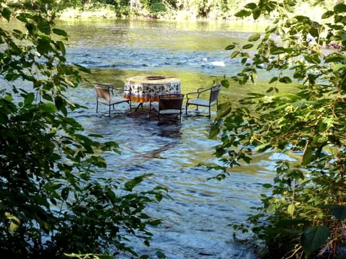 Nature Lodges (Wells, New York, United States)