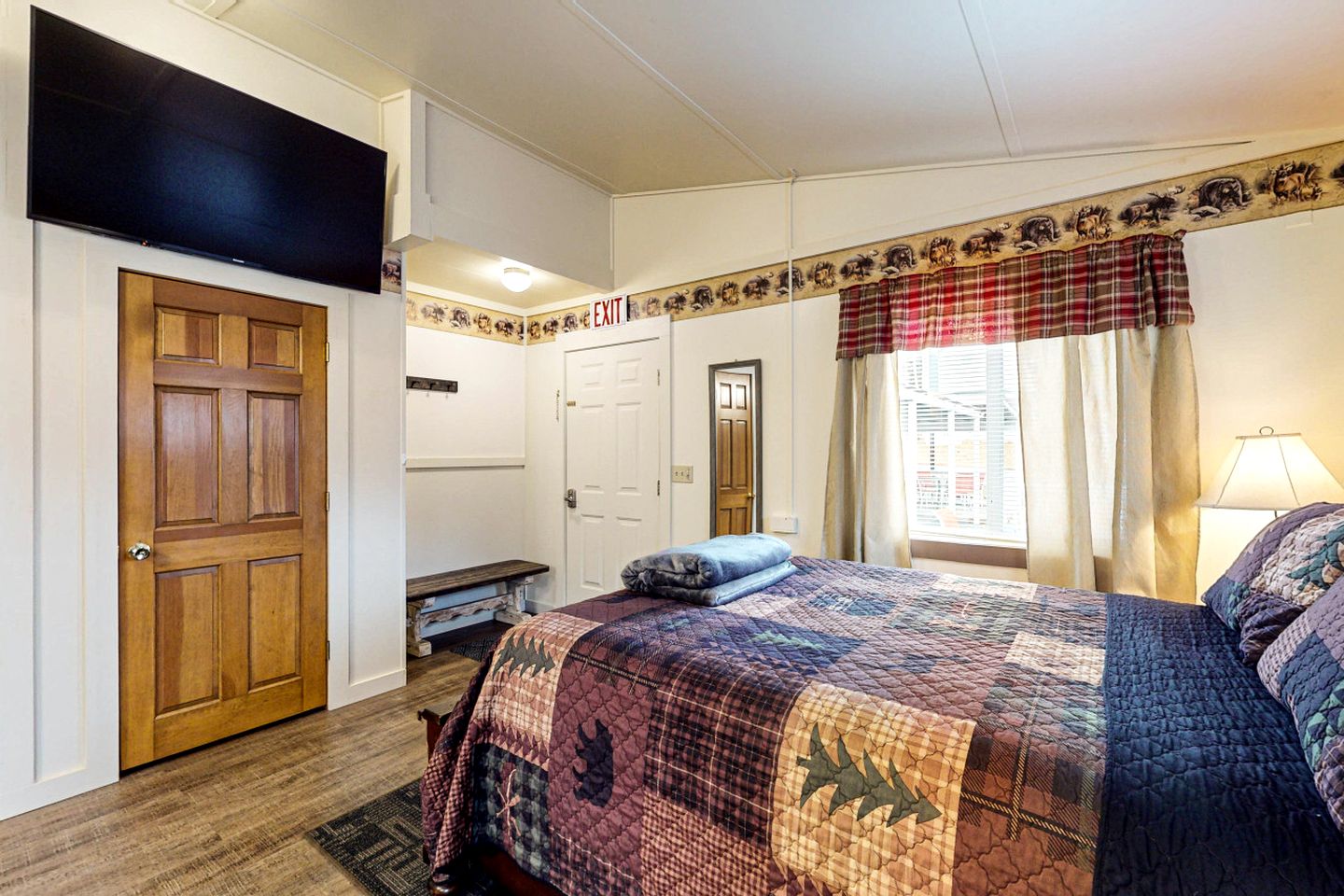 Studio Cabin Well Equipped Suitable for Two in Maine