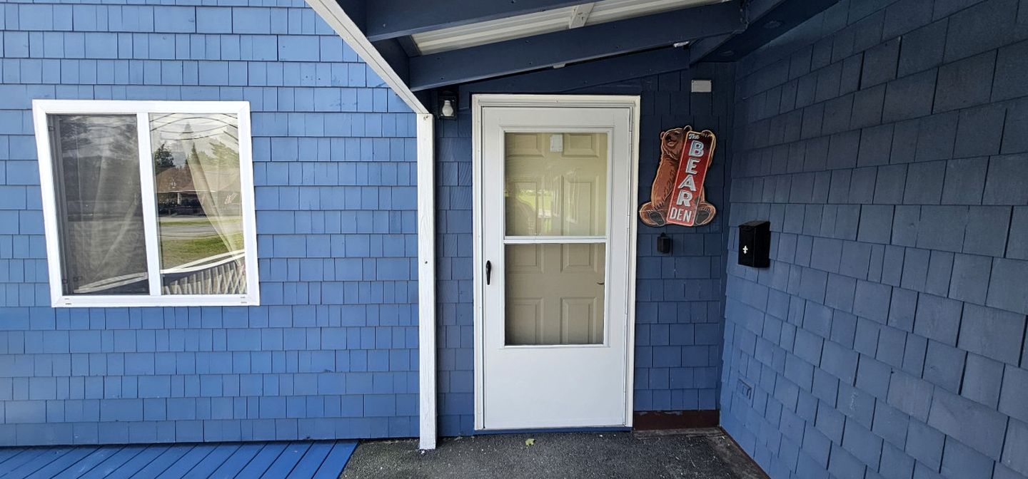 Studio Cabin Well Equipped Suitable for Two in Maine