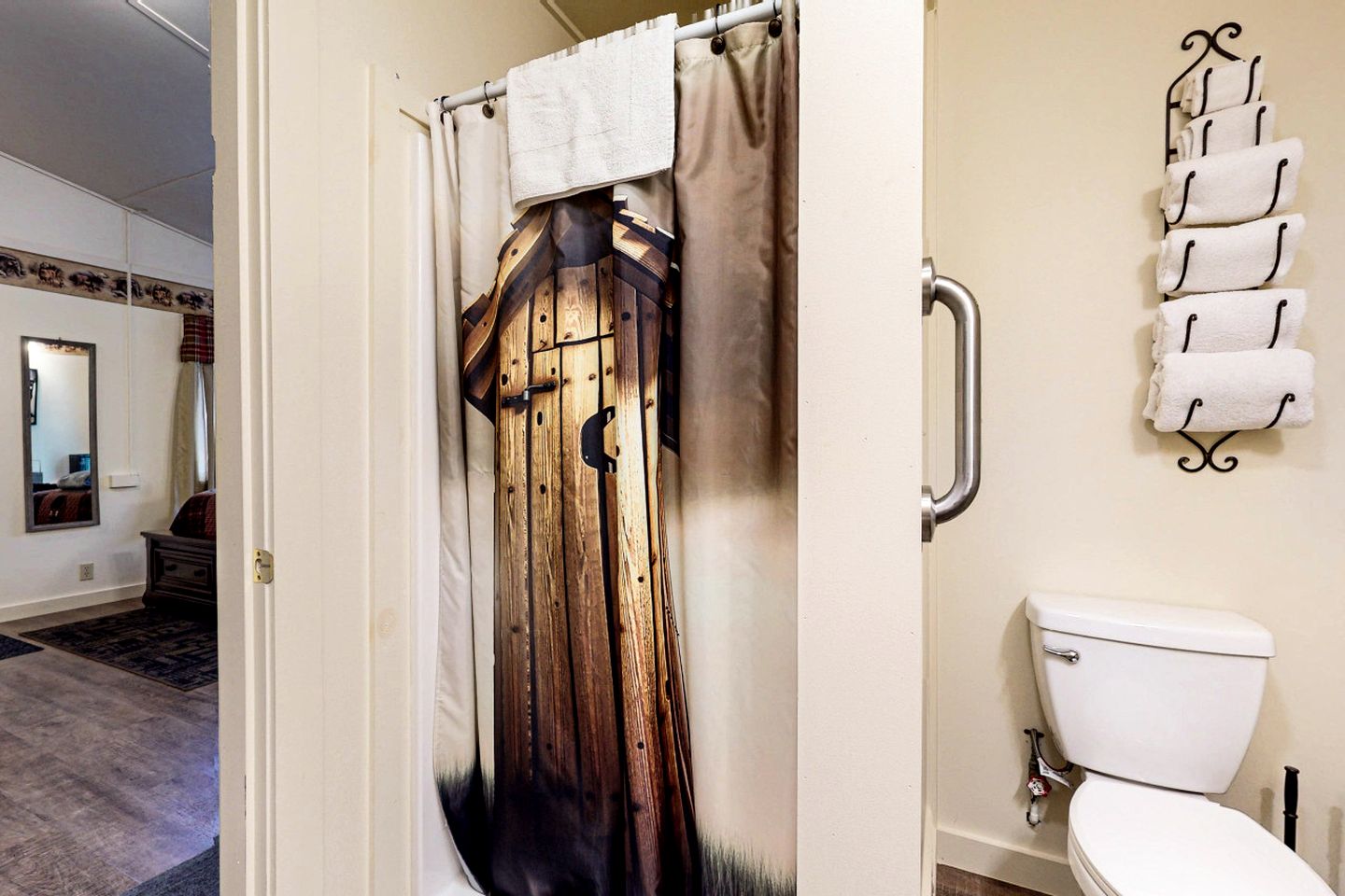 Studio Cabin Well Equipped Suitable for Two in Maine