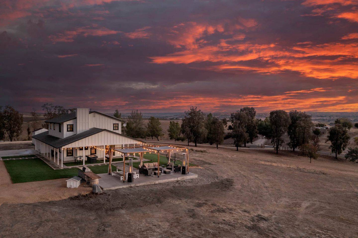Heavenly Vacation Retreat with Sweeping Vineyard Views near Paso Robles Wineries in California