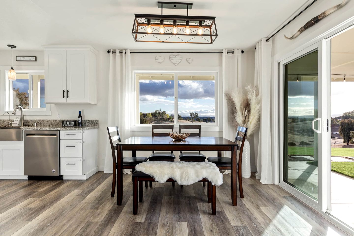 Heavenly Vacation Retreat with Sweeping Vineyard Views near Paso Robles Wineries in California