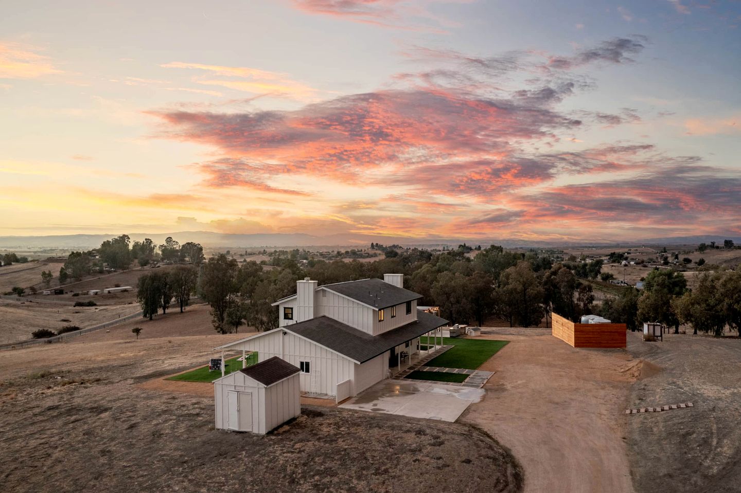 Heavenly Vacation Retreat with Sweeping Vineyard Views near Paso Robles Wineries in California