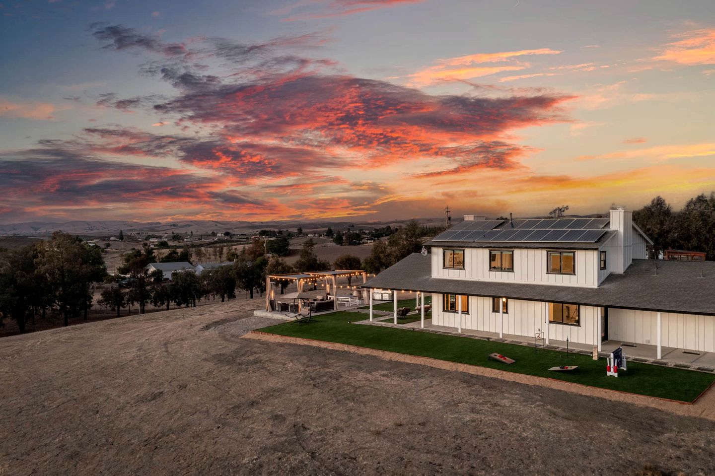 Heavenly Vacation Retreat with Sweeping Vineyard Views near Paso Robles Wineries in California