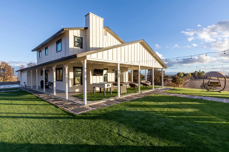 Heavenly Vacation Retreat with Sweeping Vineyard Views near Paso Robles Wineries in California